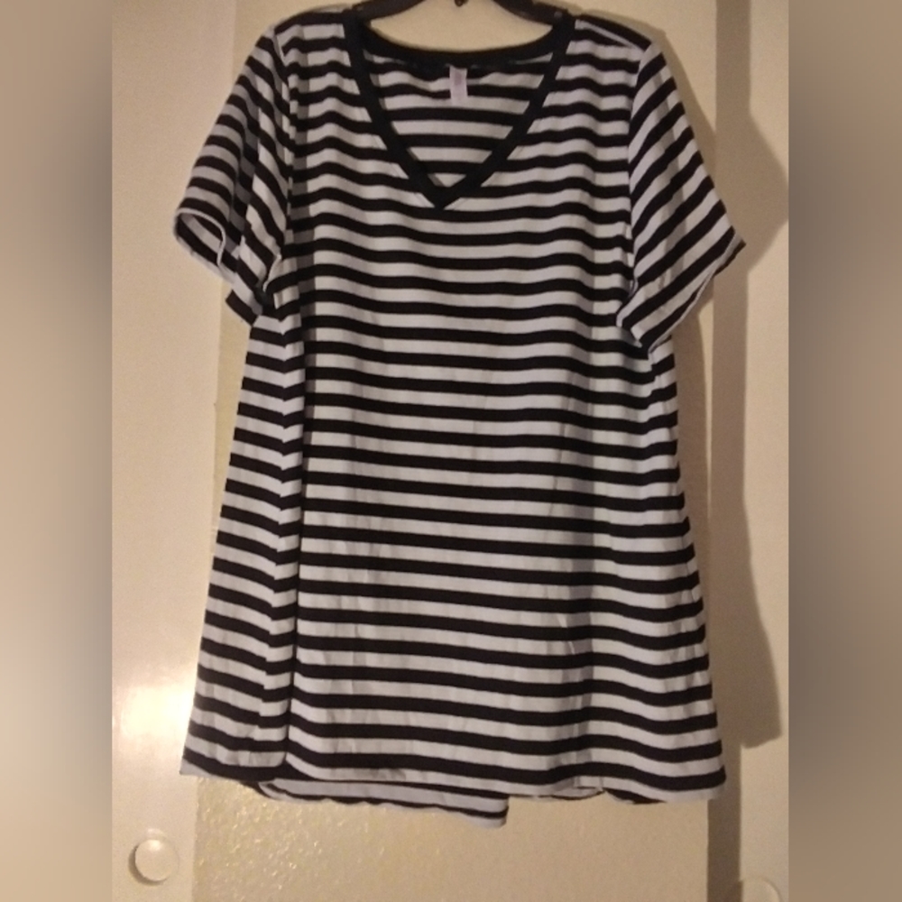 LulaRoe Christy Tee NWOT